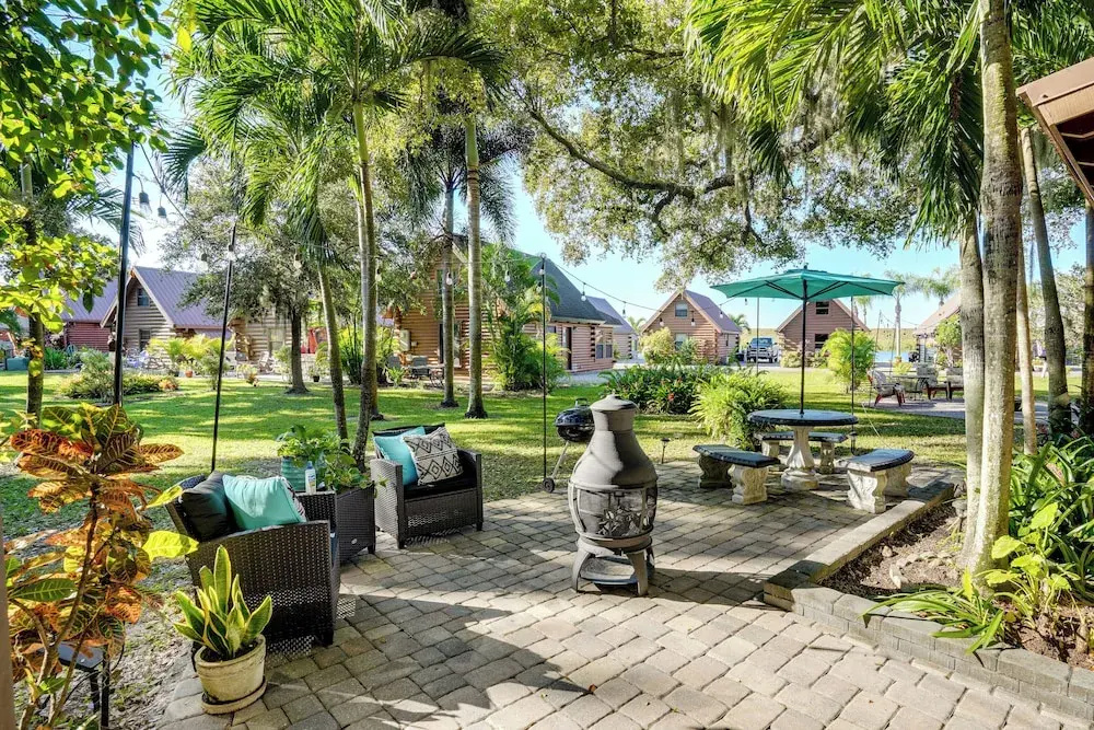 Lake Okeechobee Dockside Cabin w/ Pool Access