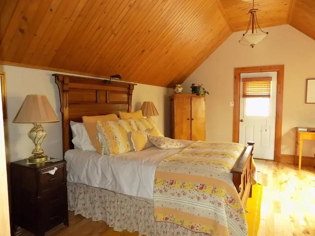 Standard Double room with balcony (full double bed)