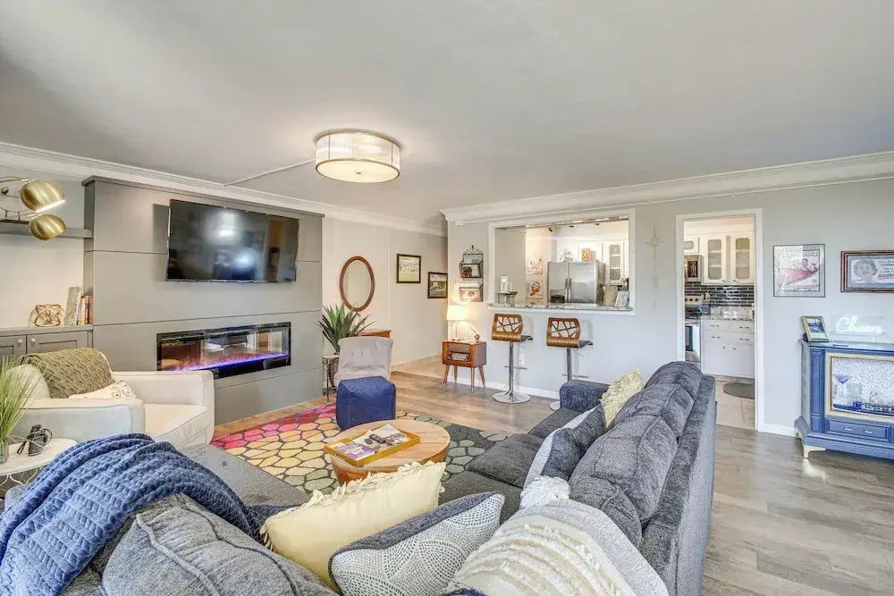 Mid-century Modern Condo on Lake Hamilton! — фото 3