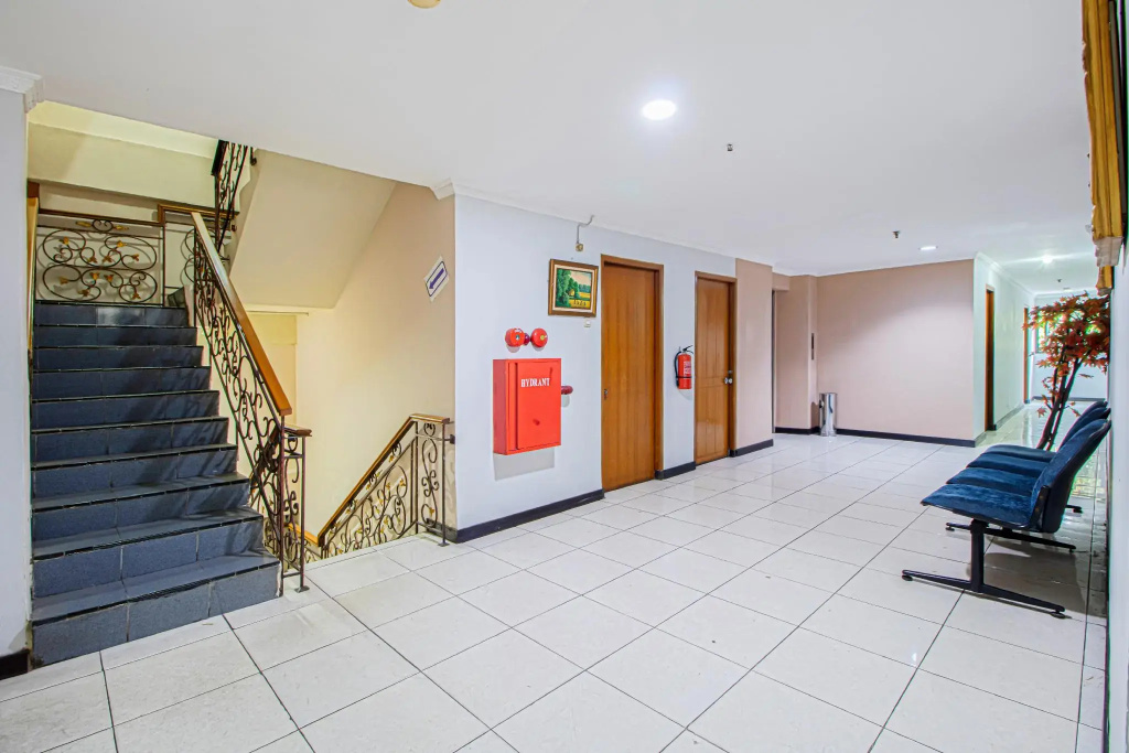 Lobby & Reception
