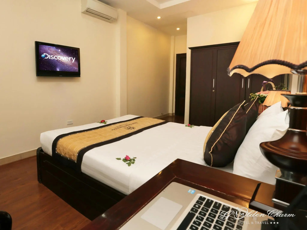 Deluxe Double room with balcony (full double bed)