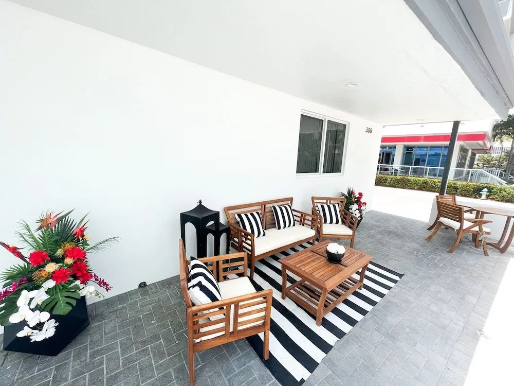 The Pearl Beachside Apartments on Hollywood Beach Broadwalk