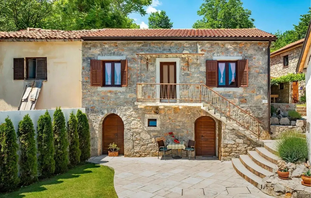 Nice Home in Veprinac with Outdoor Swimming Pool, Hot Tub & 5 Bedrooms