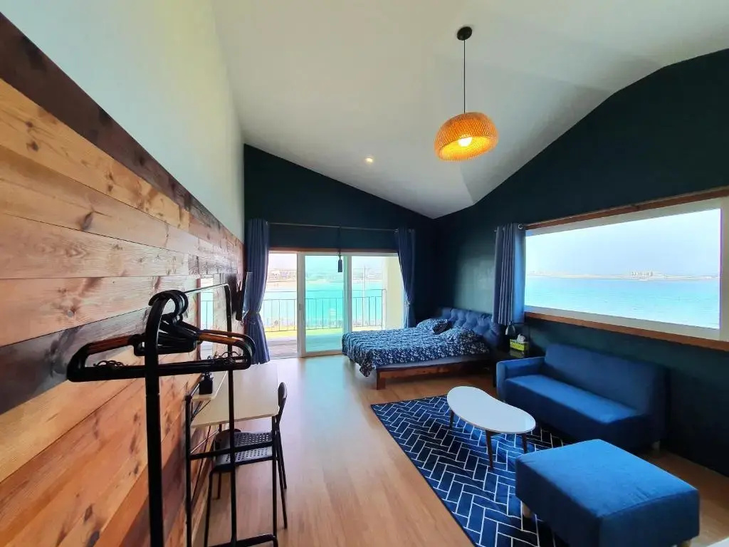 Standard Double room with sea view (full double bed)