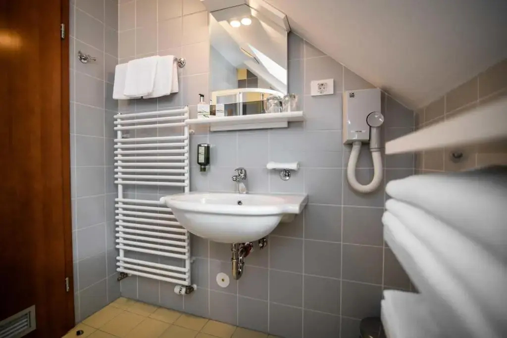 Dvor Jezeršek Brnik - Chambres