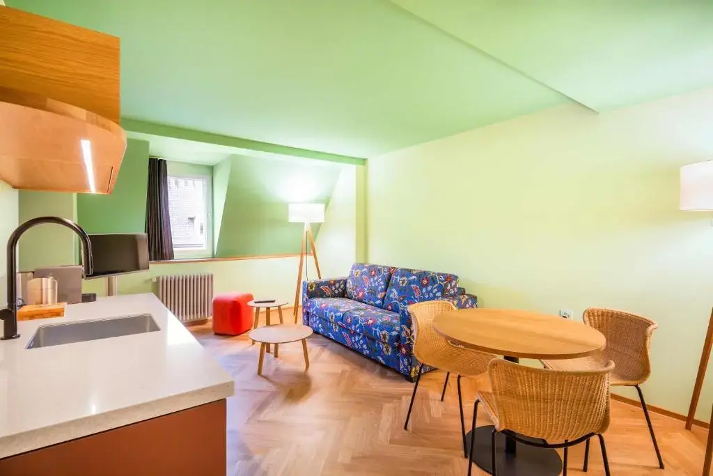 Alma Hotel - Boutique hideaway by the lake with rooftop and ladies-only wellness - Chambres