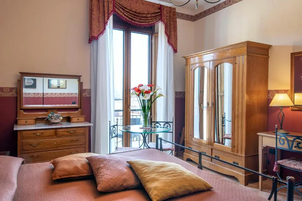 Pinto Storey Hotel - Chambres