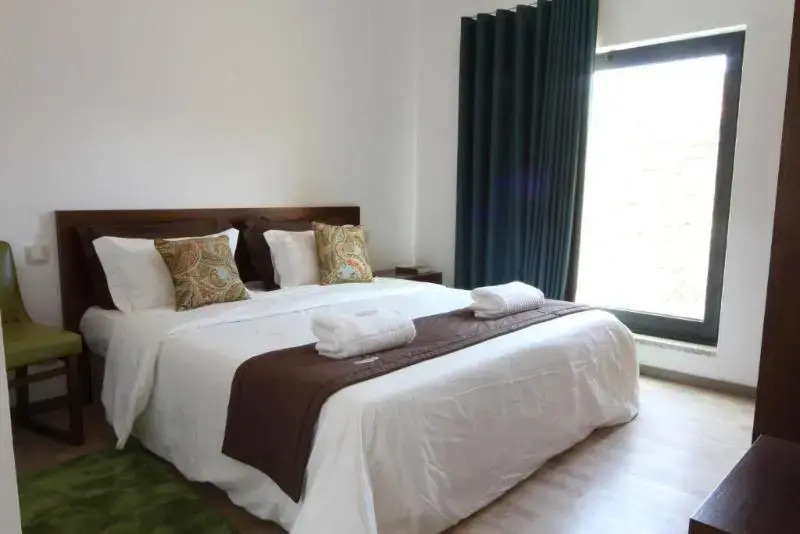 花園景觀四人房，配有大床