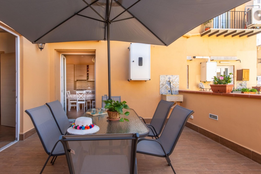 Kalsa Apartment with Terrace by Wonderful Italy