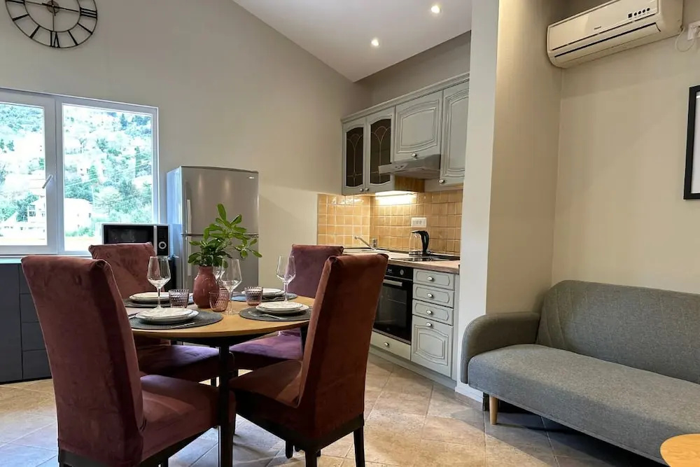2 Bedrooms Apartment with balcony and with bay view
