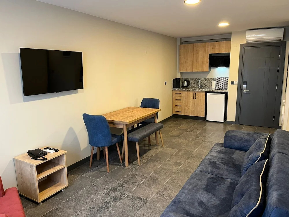 Neo Suite Hotel — 4