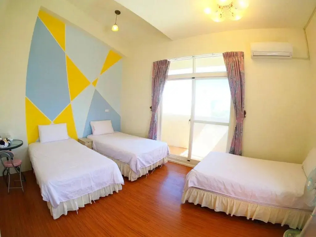 Standard Triple room with balcony