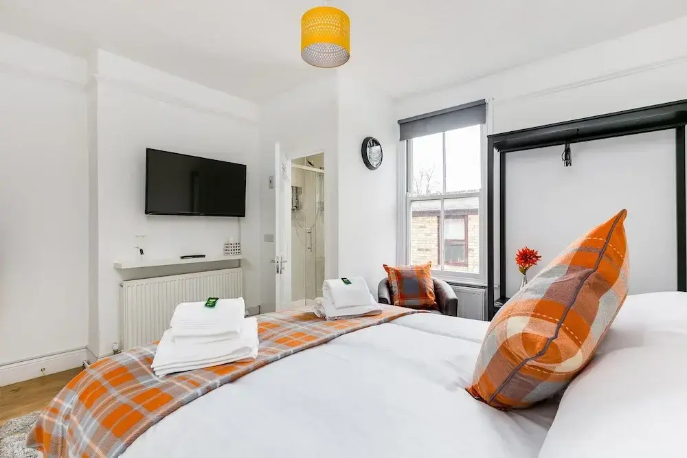 Super Central Hotel Style EnSuite Bedroom #9