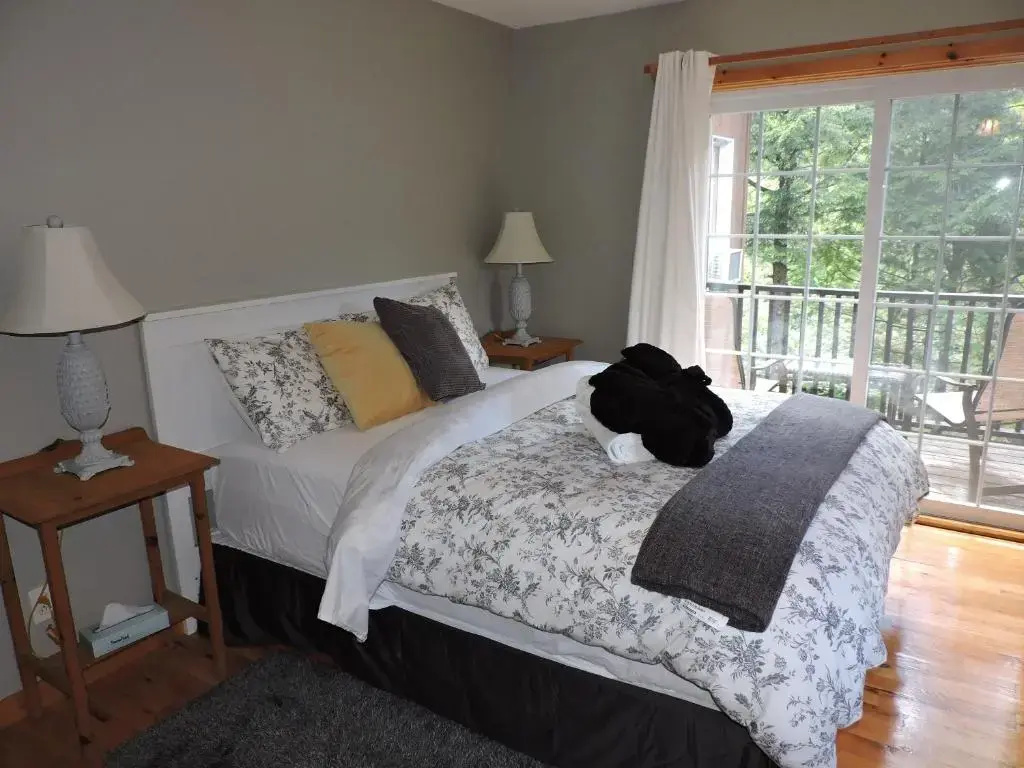 Double Suite (full double bed)