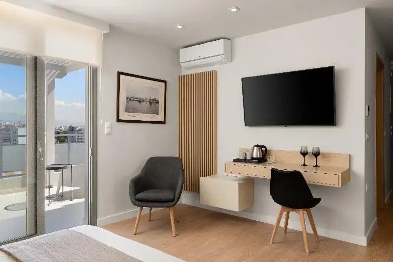 Deluxe Double room with city view (full double bed)