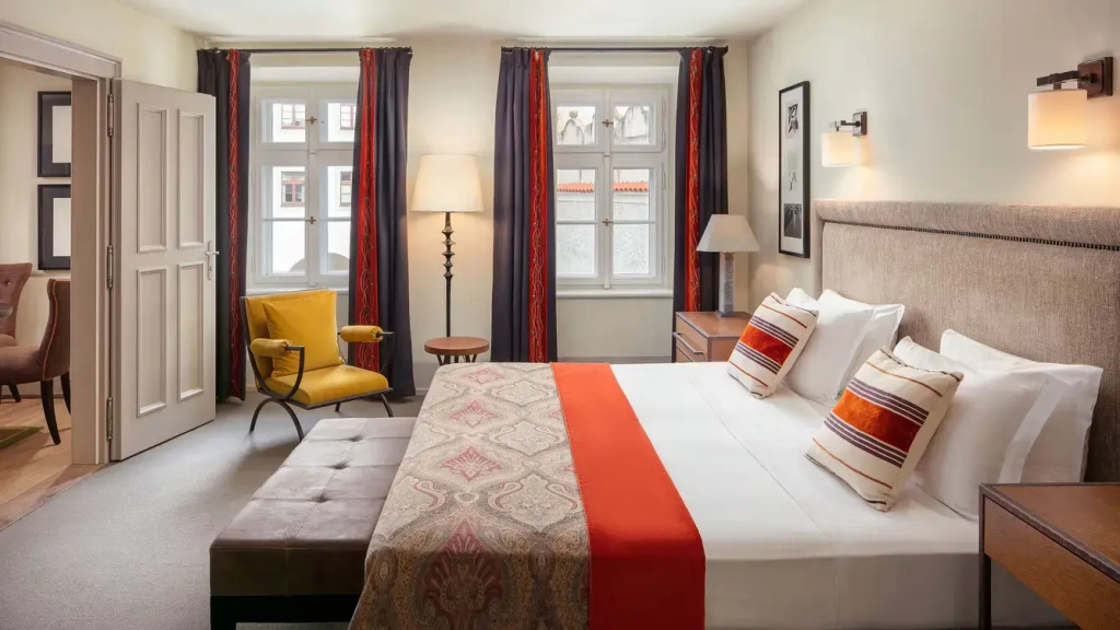 Deluxe Suite