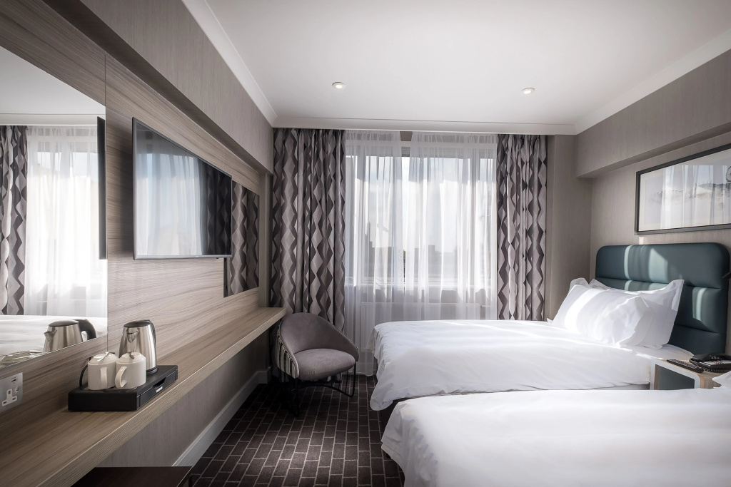 City Sleeper at Royal National Hotel — фото