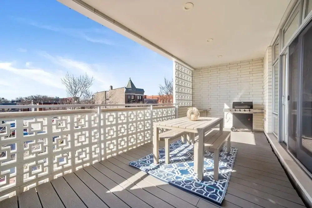4 Bedroom Condo in Ukranian