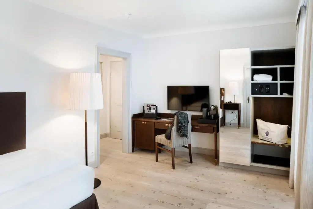 豪華雙人房，設有露台及雙人床