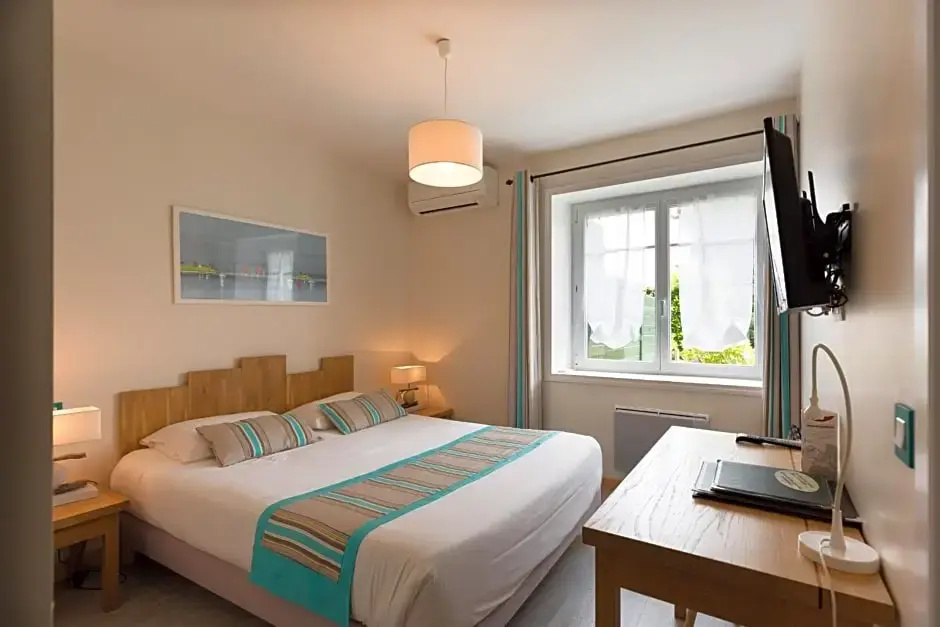 Classic Double room (full double bed)