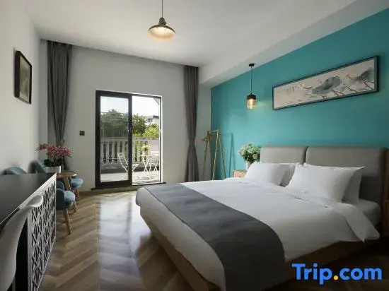 Standard Double room with balcony (full double bed)