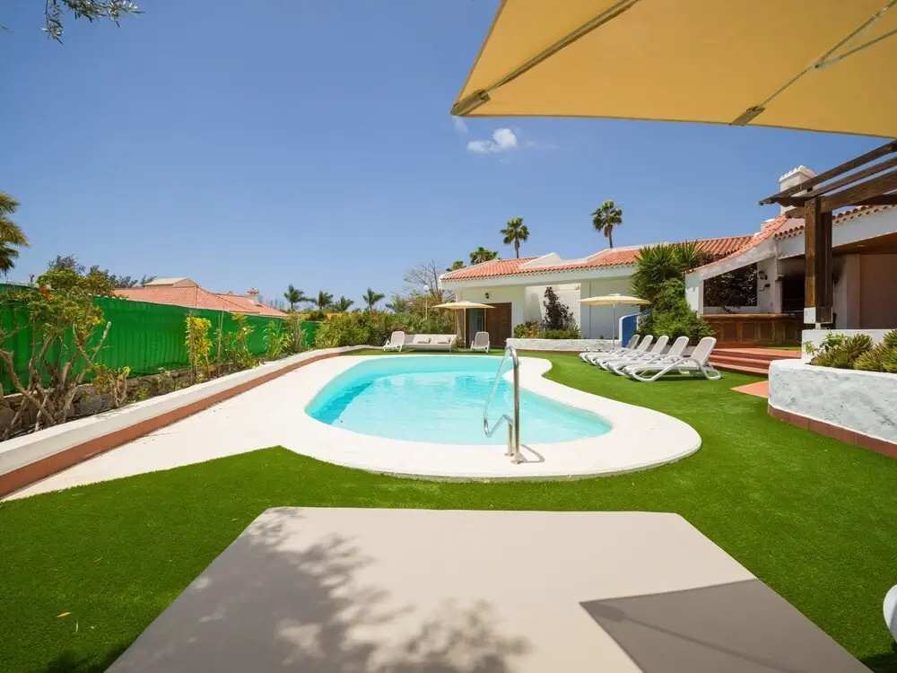 Chalet in Maspalomas With Heated Pool