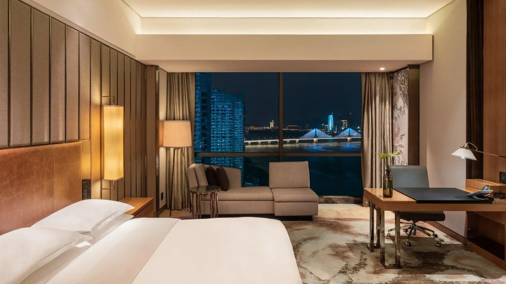 Classic Double room with river view (full double bed)