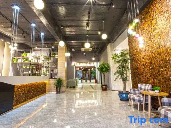 Lobby & Reception