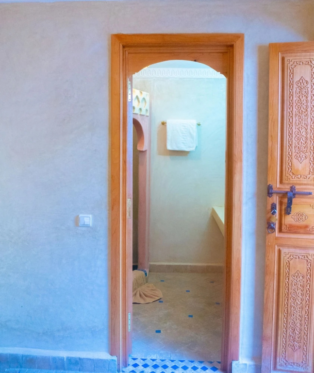 Standard Double room with balcony (full double bed)