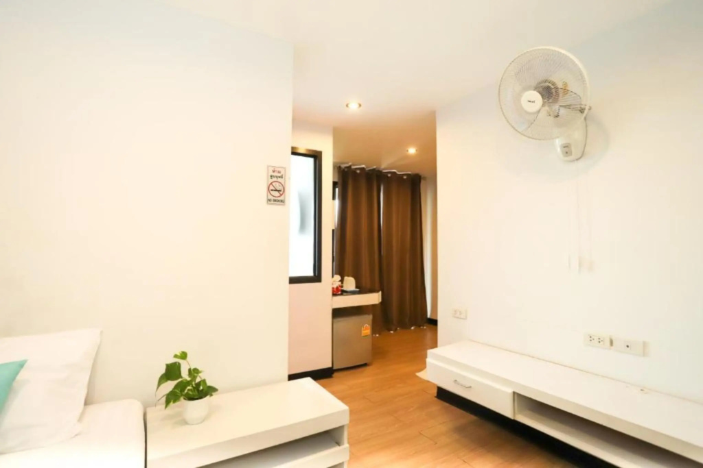 C Tower Hotel - Chambres