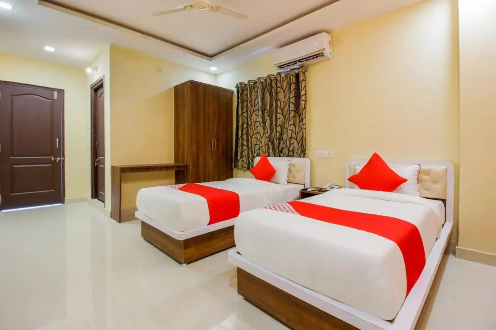 Aaditya Grand by OYO Rooms