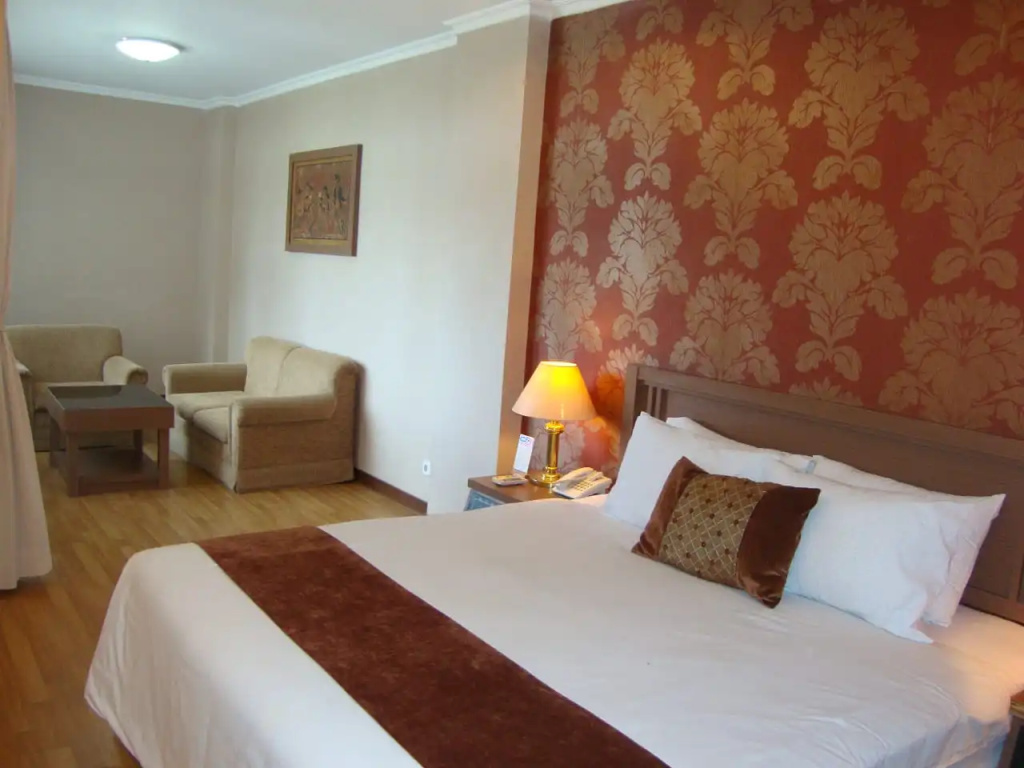 Double Suite (full double bed)