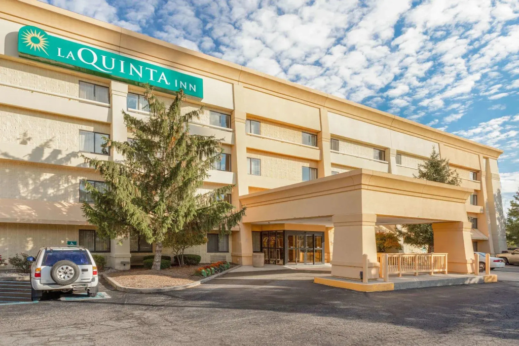 Norwood Inn & Suites by BlissPoint Post Rd Indianapolis