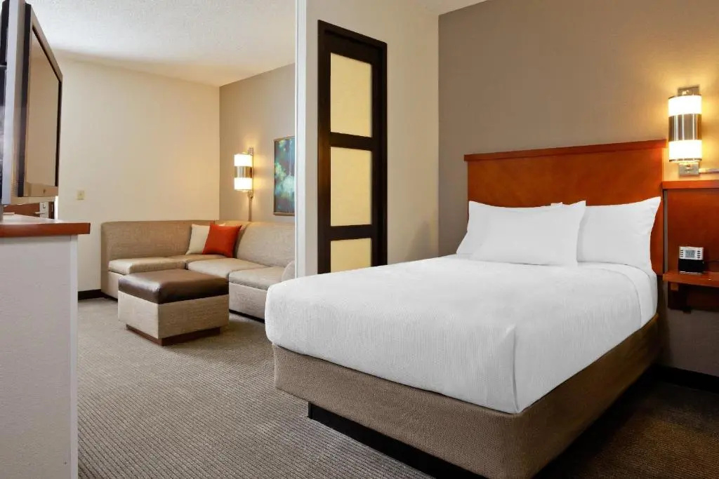 Deluxe Double room (full double bed)
