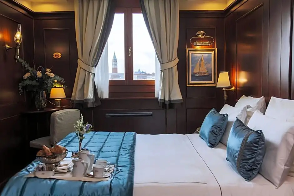 Superior Double room with bay view (twin beds)