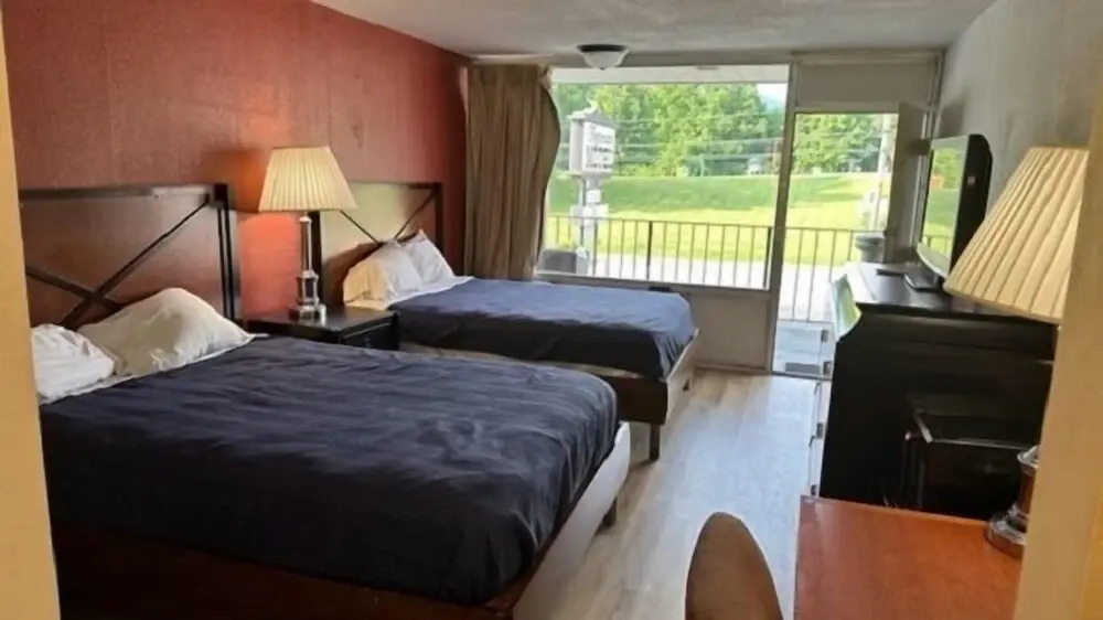 Classic Double room (full double bed)