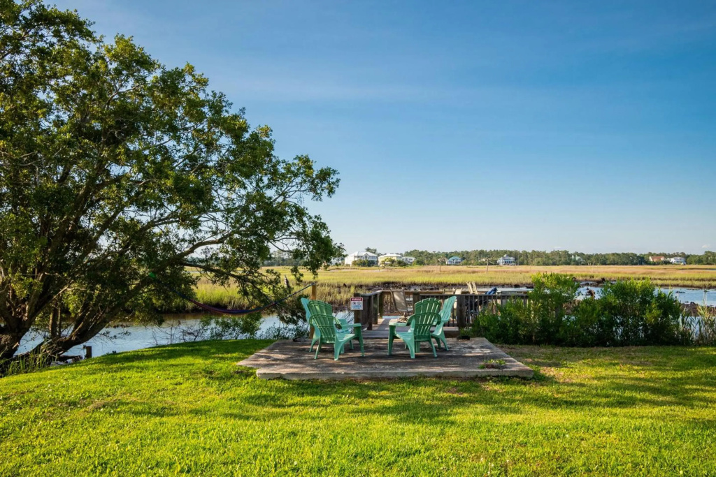 Dockside Paradise by Oak Island Accommodations