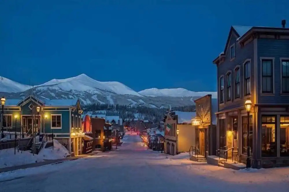 Luxury 3 Bedroom Ski in, Ski Out Mountain Vacation Rental Just Steps from the Snowflake Ski Lift