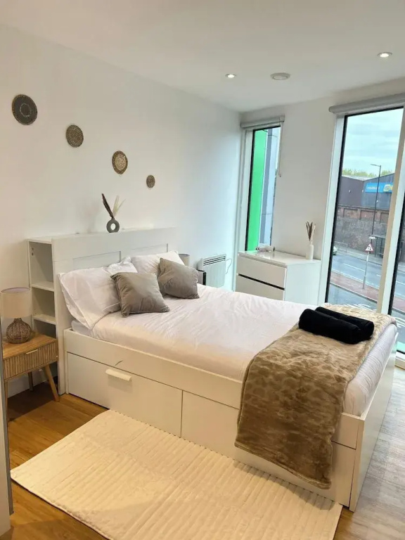 City Apartment-gym-terrace-games Room-free Parking