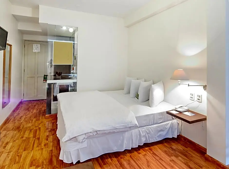 標準四人房，雙人床