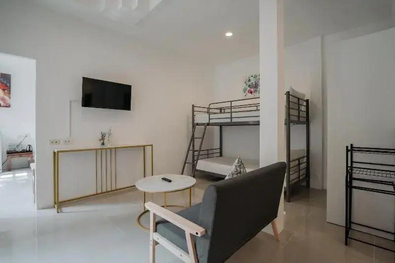 Семейный номер Standard с балконом в Club Bamboo Boutique Patong Beach Resort