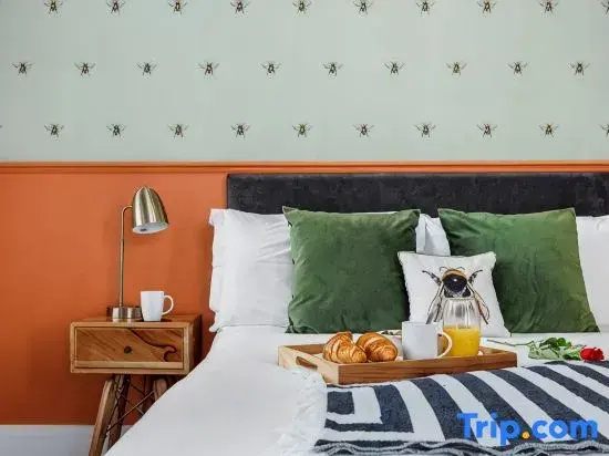 Classy, Coastal 1-Bed Apt w/ Free Gym & Wi-Fi