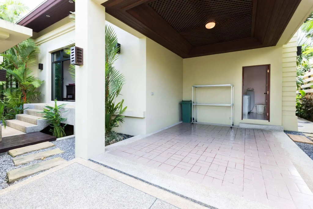 Nai Harn Baan-Bua Villas