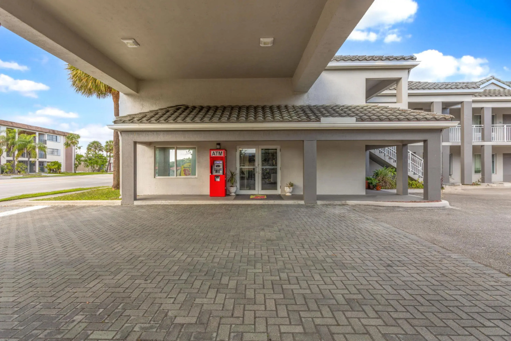 Super 8 by Wyndham Dania/Fort Lauderdale Arpt