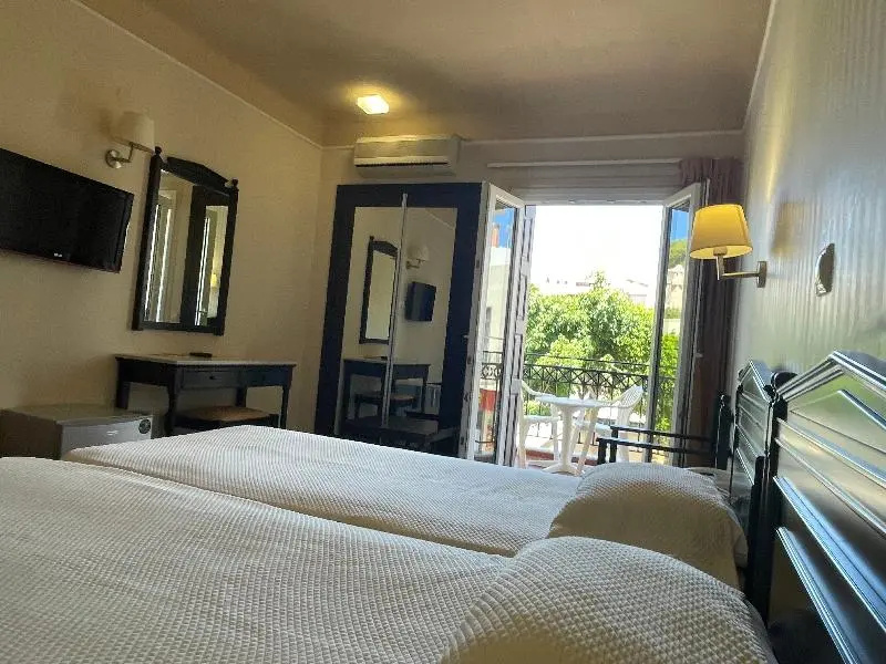 Superior Double room with balcony (full double bed)