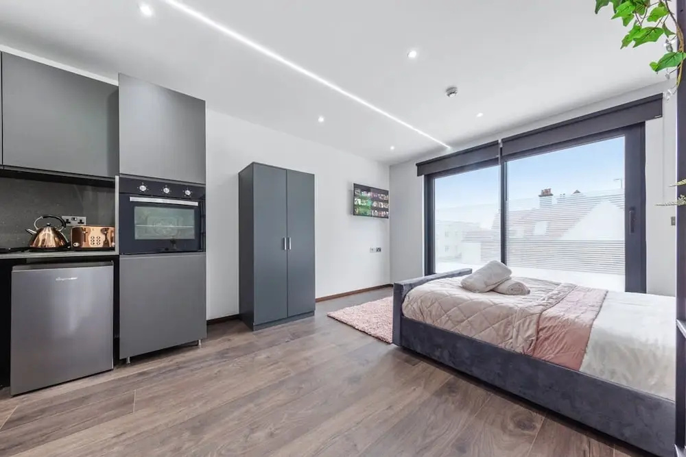 Modern Serviced Studio Flat Near Central London — фото
