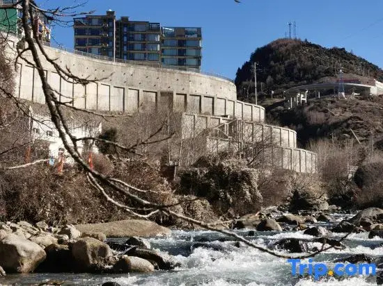 Lvxiang · Snow-Mountain View Meditate Hotel (Siguniang Mountain Branch)
