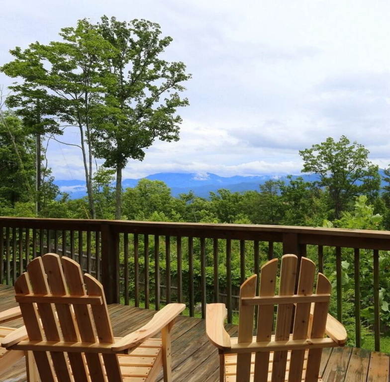 Bluff Mountain Lodge 3 Bedroom Cabin