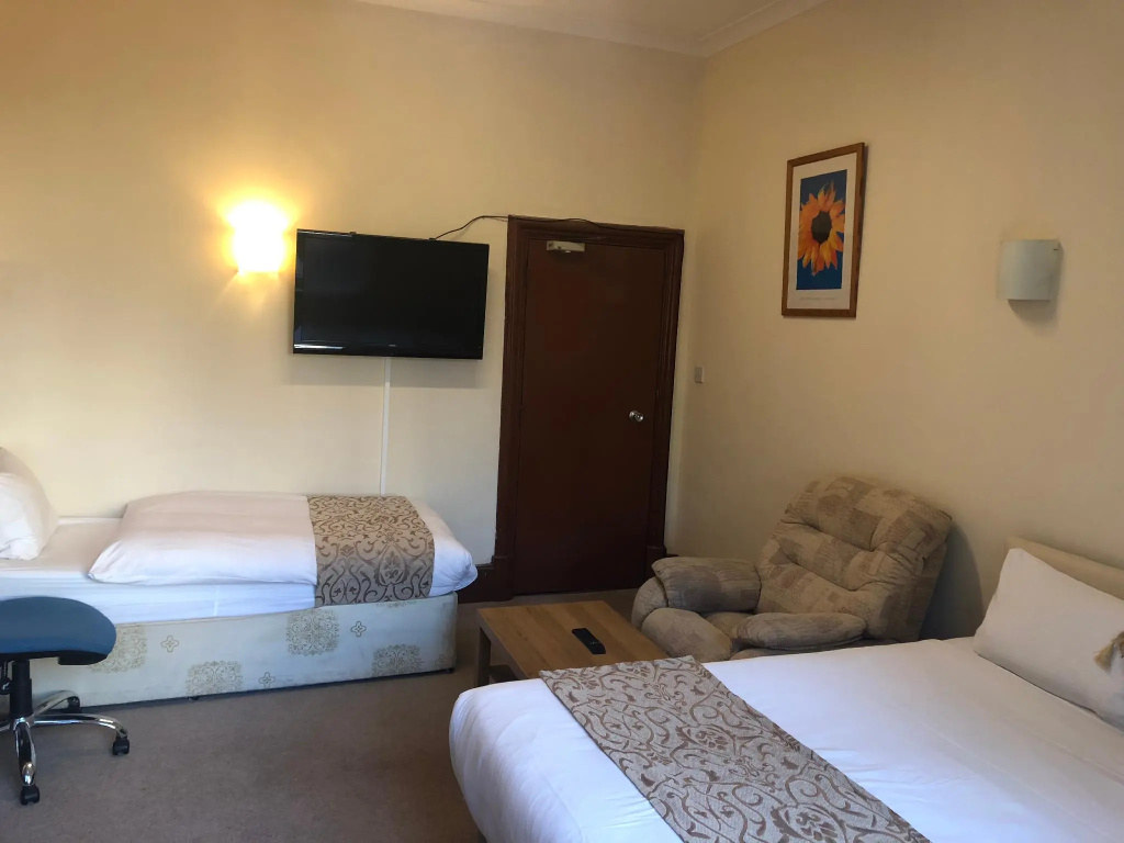 Standard Triple room
