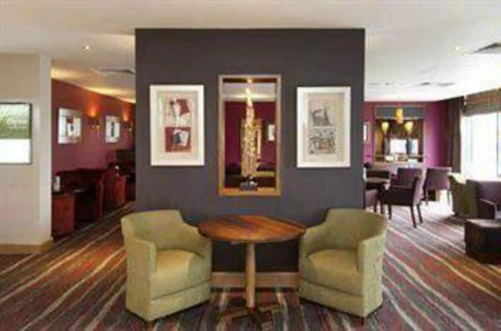 Premier Inn Heathrow Airport Terminal 5 — фото